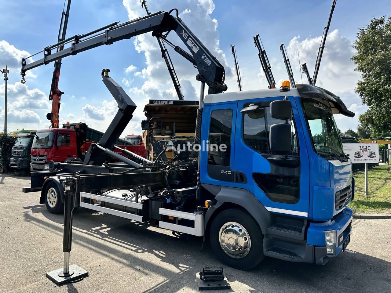 hákový nosič kontajnerov Volvo FL 240 4x2 ROLL-OFF TIPPER + CRANE HIAB 099 E-3 - RADIO - *FULL