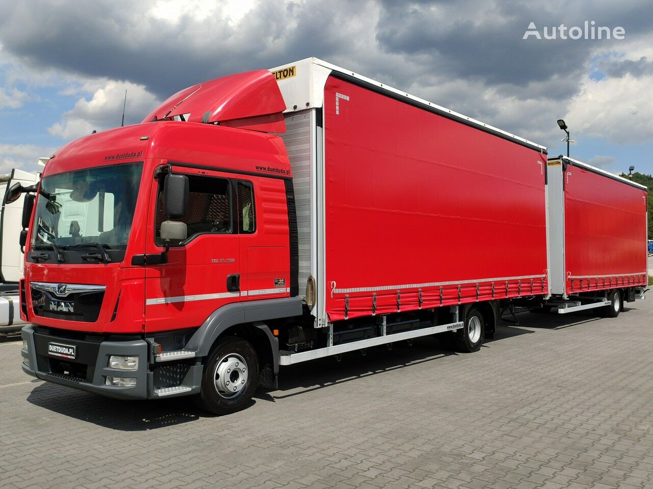 nákladne vozidlo s posuvnou plachtou MAN TGL 12.250 + príves s bočnou plachtou