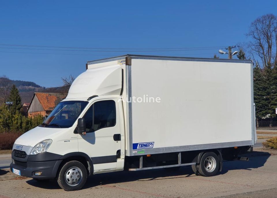 skriňové auto IVECO Daily 35c-15 Kontener 4.40 M + Winda Stan * BDB * Klima !